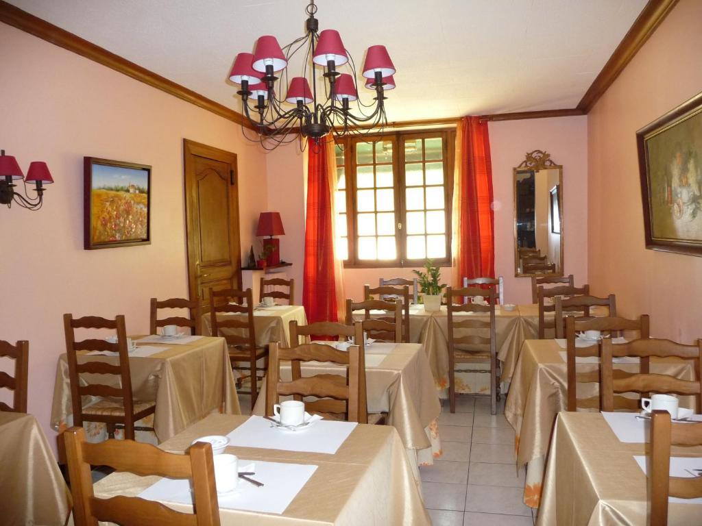 Hotel Le Postillon Pau Exterior photo